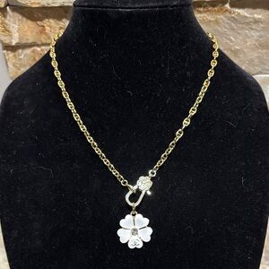 Gold-plated designer flower Pendant Necklace - White & Gold
